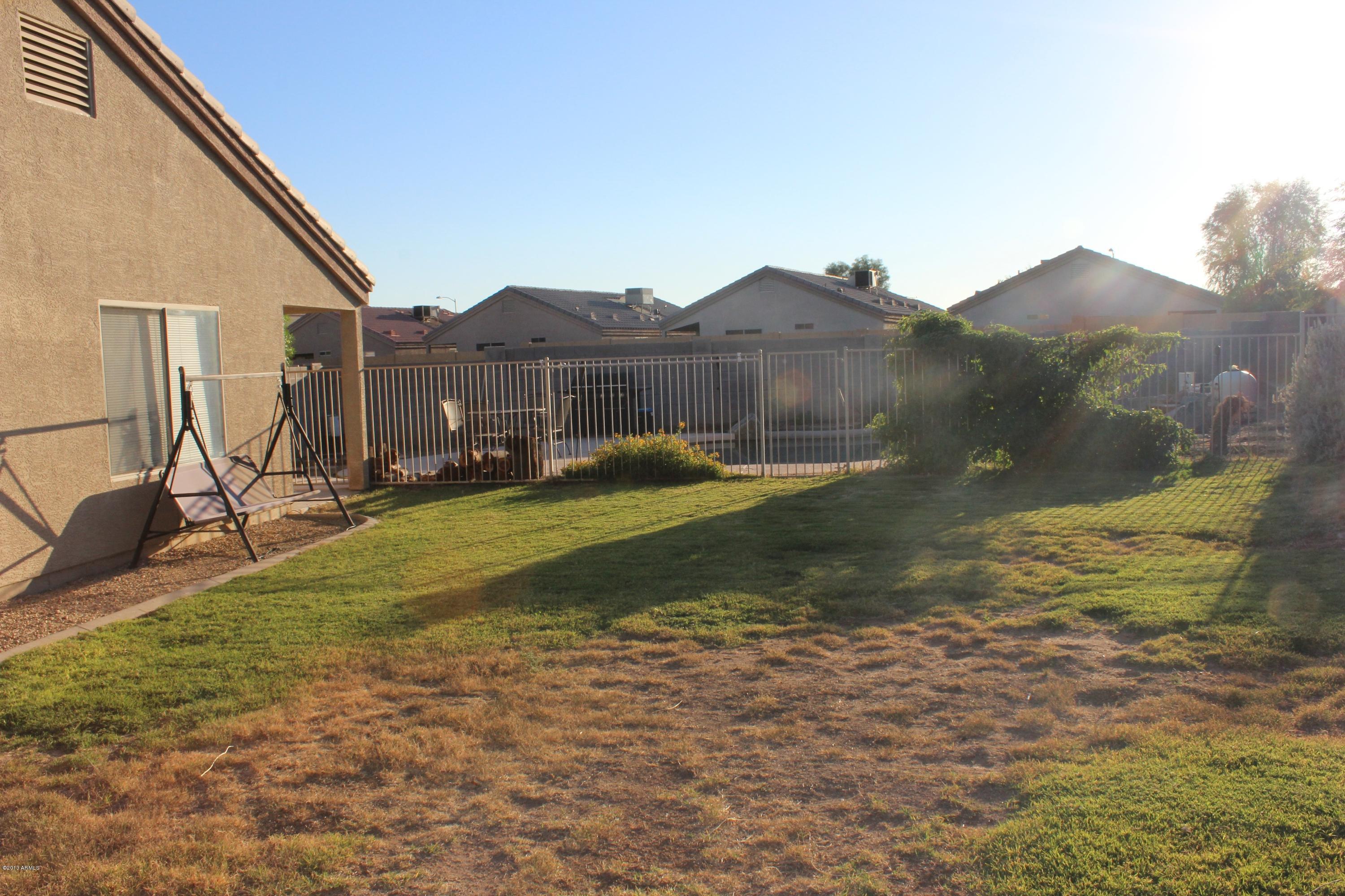 12822 West Hearn Road El Mirage, AZ 85335 - Photo 16 of 20 2013-10-22 16