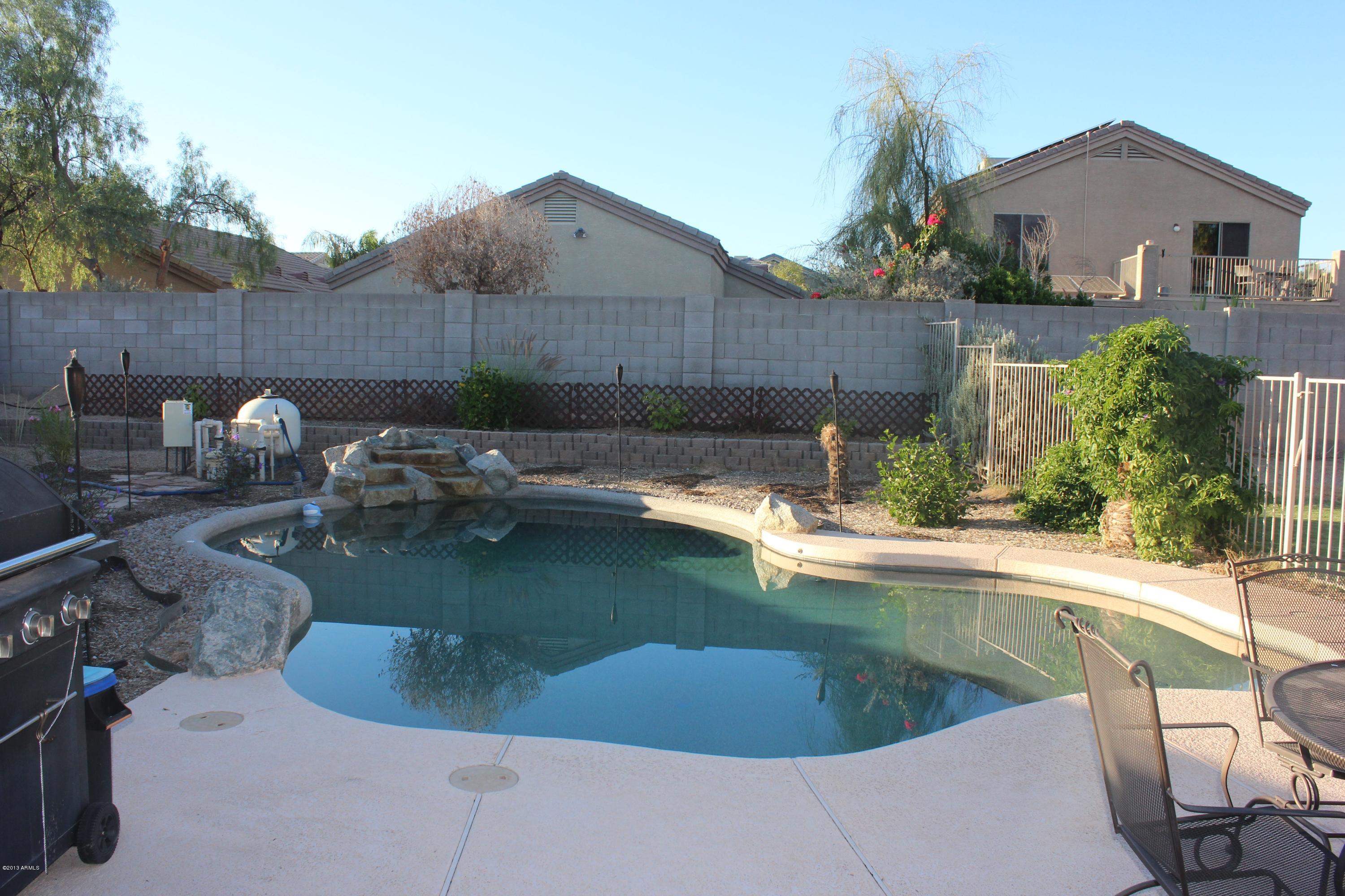 12822 West Hearn Road El Mirage, AZ 85335 - Photo 17 of 20 2013-10-22 16