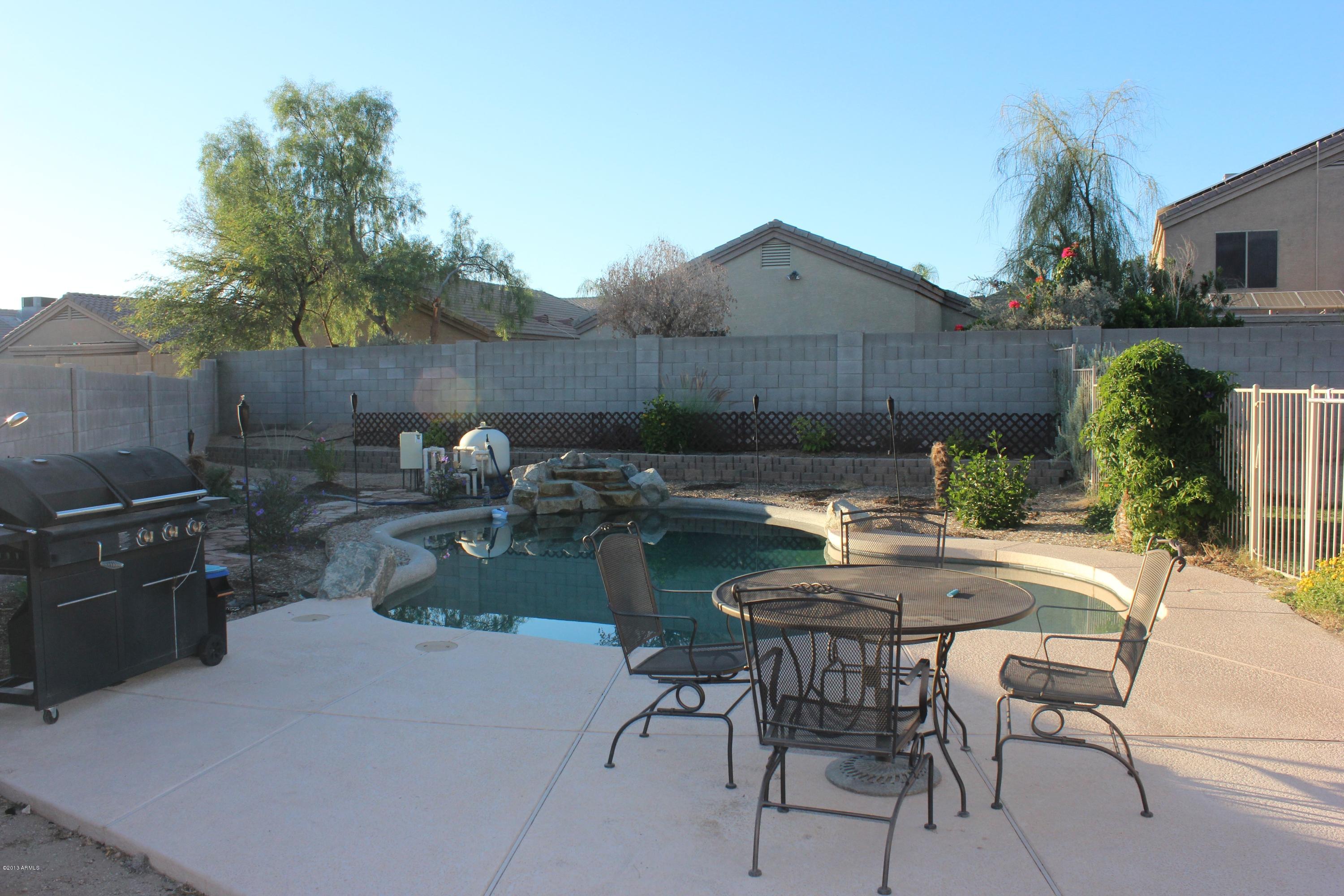 12822 West Hearn Road El Mirage, AZ 85335 - Photo 18 of 20 2013-10-22 16