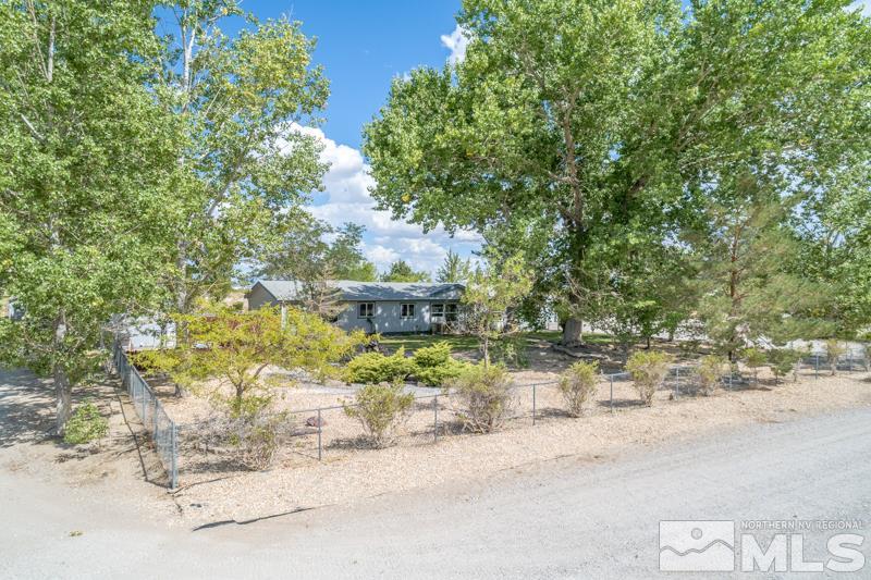 4989 Cody Road Fallon, NV 89406 - Photo 3 of 39 a pathway of a yard