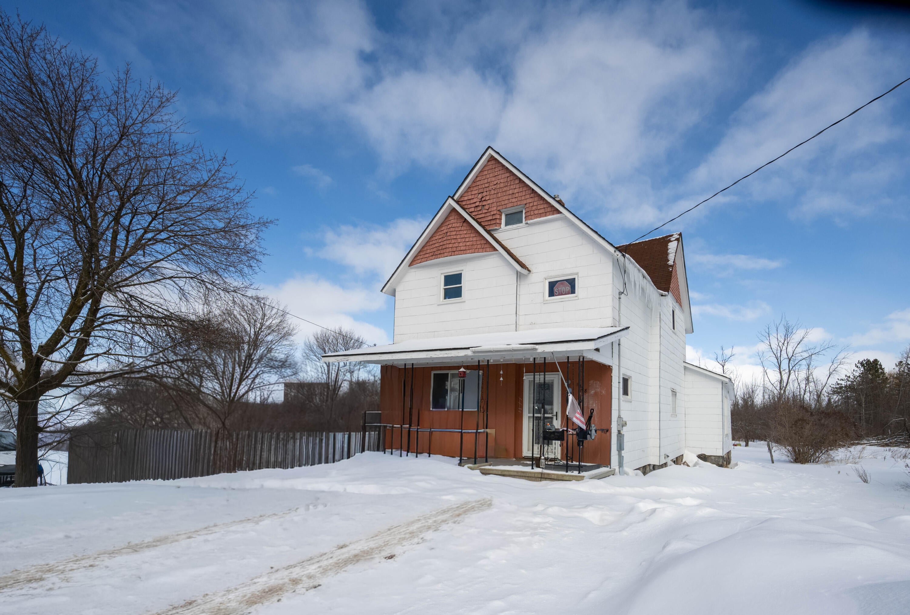 1238 Court Street Cheboygan, MI 49721 - Photo 3 of 28 DSC_4725