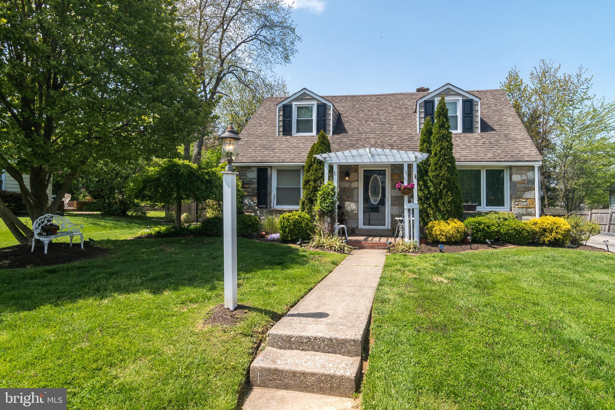 407 Norfolk Road Flourtown, PA 19031 - Photo 3 of 47 Front View with Walkway