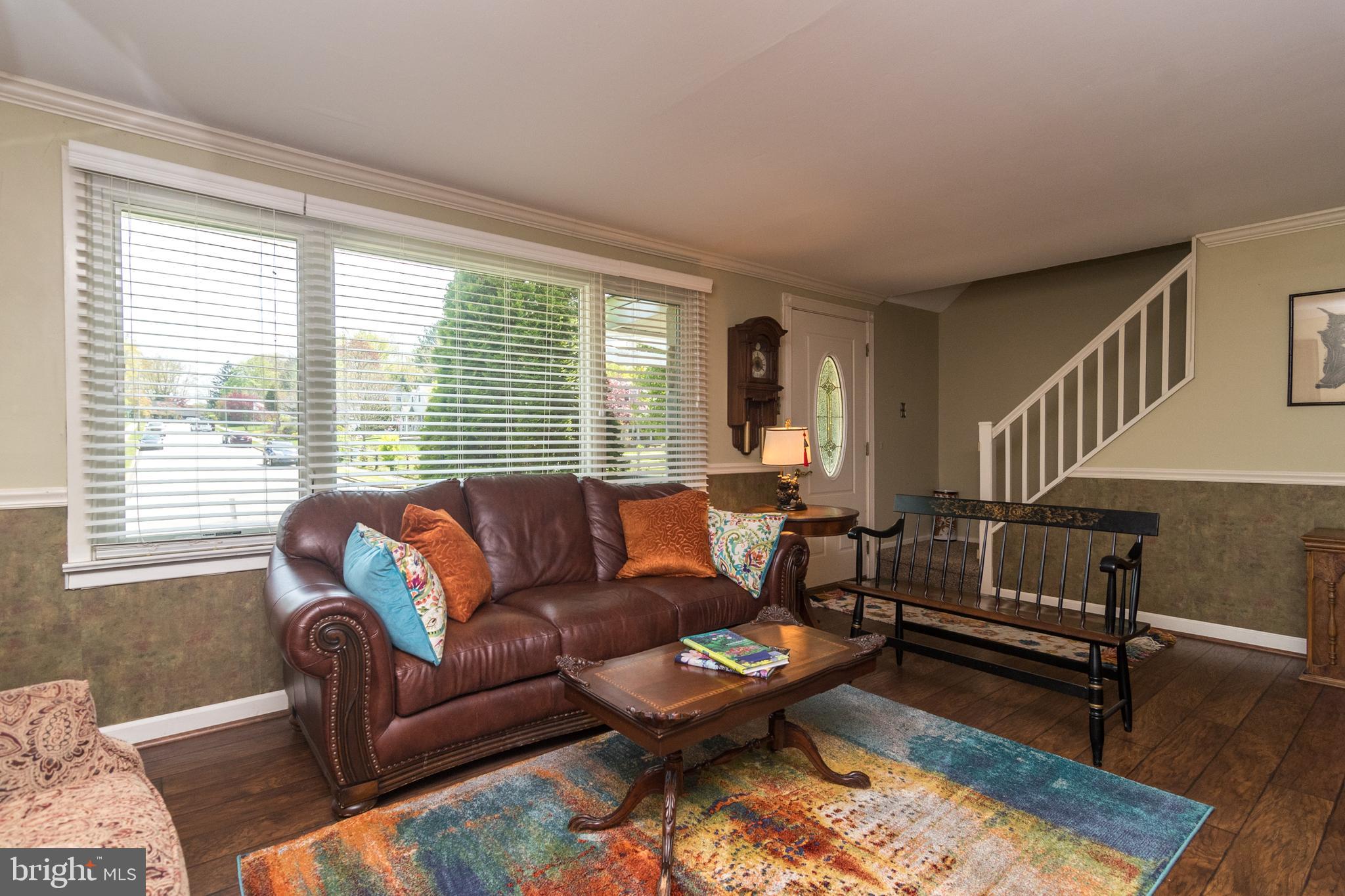 407 Norfolk Road Flourtown, PA 19031 - Photo 7 of 47 Living Room