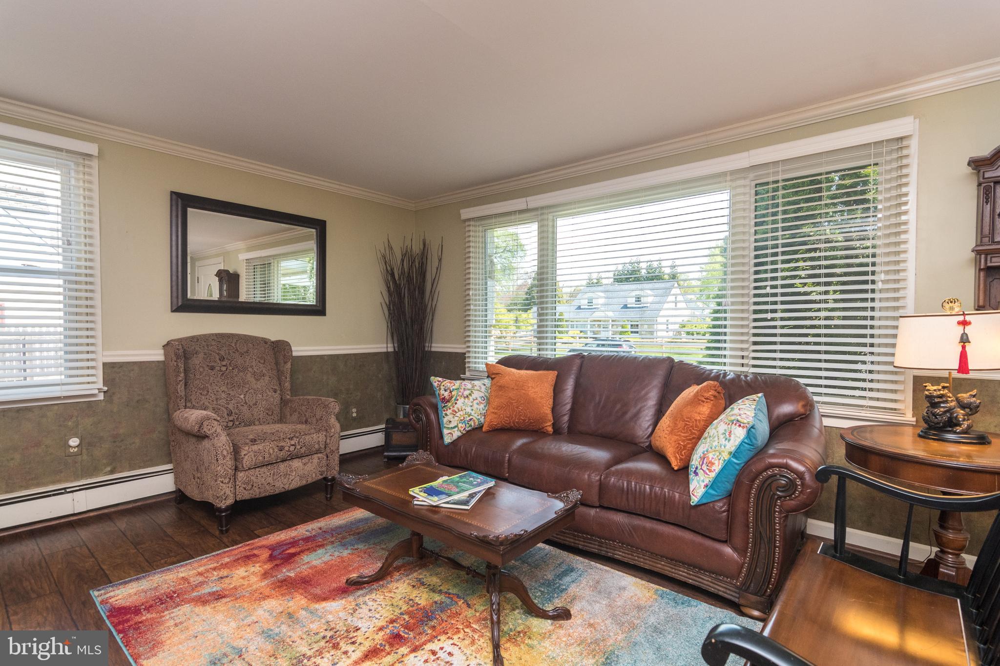 407 Norfolk Road Flourtown, PA 19031 - Photo 8 of 47 Living Room