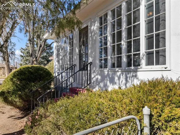 a view of a pathway of a house