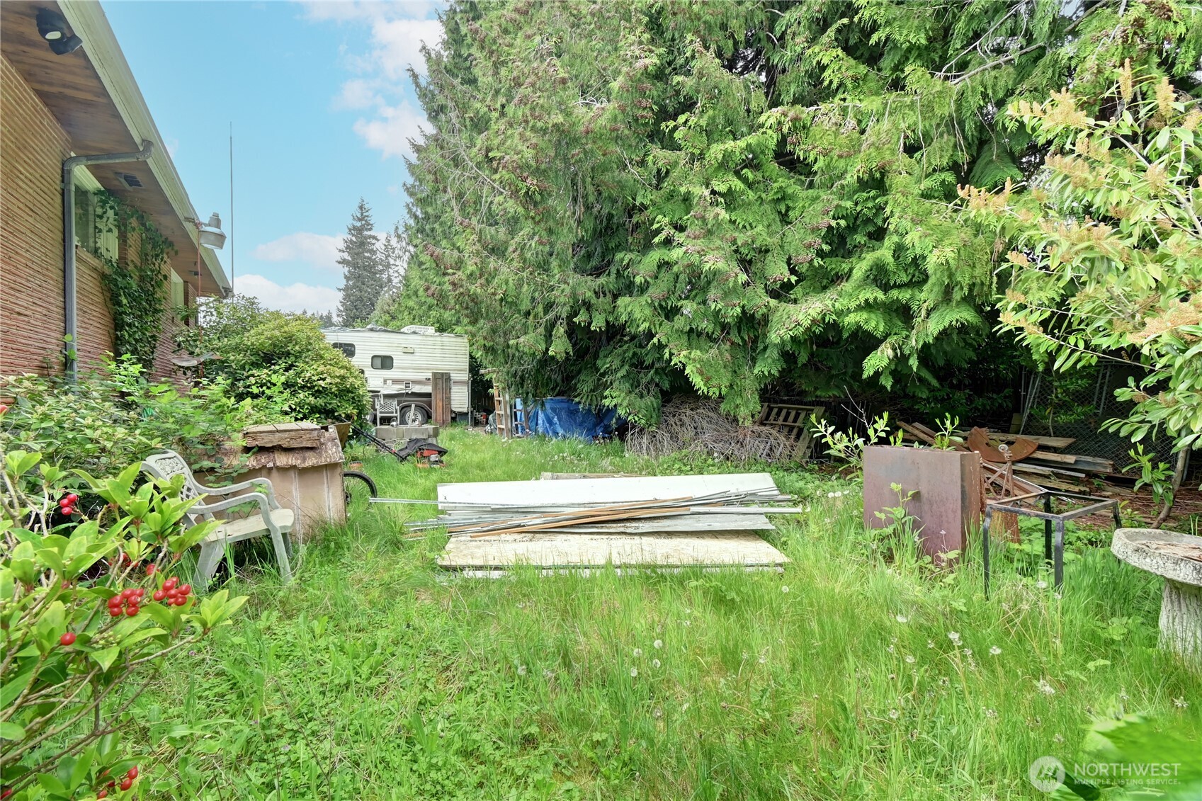 431 72nd Street Southeast Everett, WA 98203 - Photo 13 of 14 a garden view with a seating space