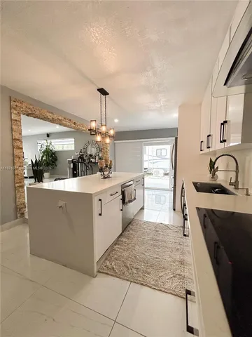 $750,000 | 937 West 48th Street, Hialeah, FL 33012