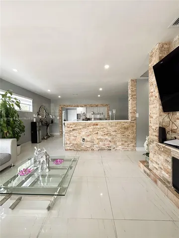 $750,000 | 937 West 48th Street, Hialeah, FL 33012