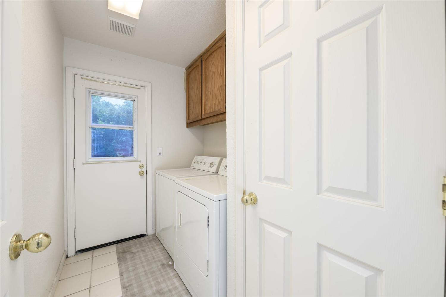 5636 Darby Road Rocklin, CA 95765 - Photo 13 of 29 a utility room with a window