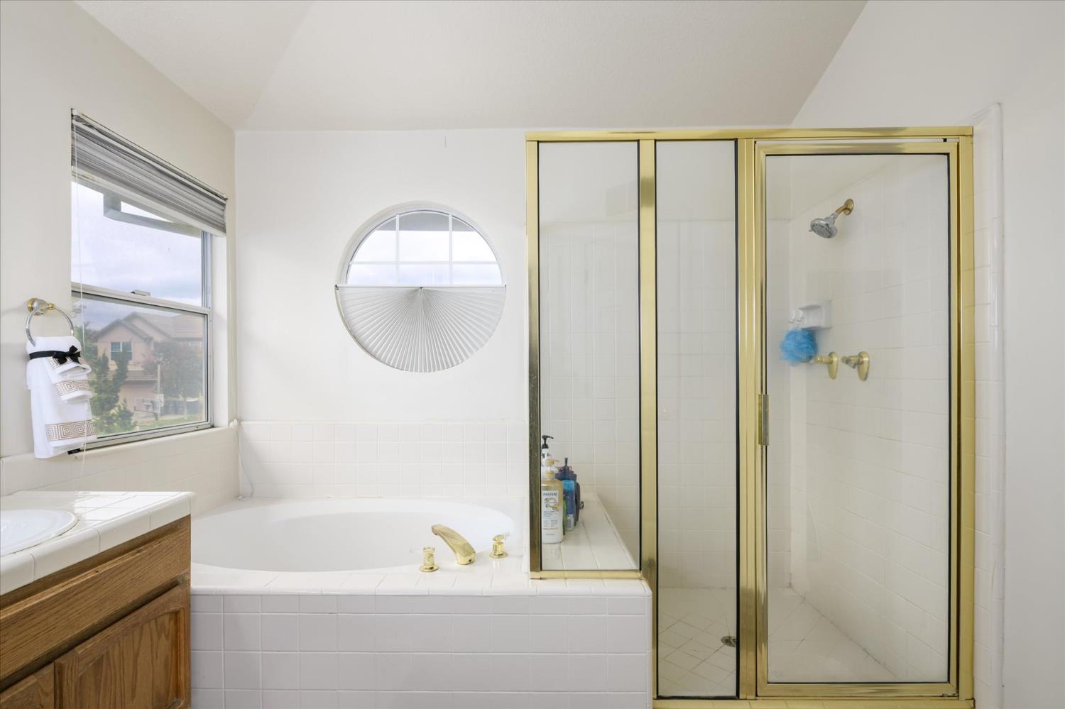 5636 Darby Road Rocklin, CA 95765 - Photo 19 of 29 a bathroom with a tub a sink and a mirror