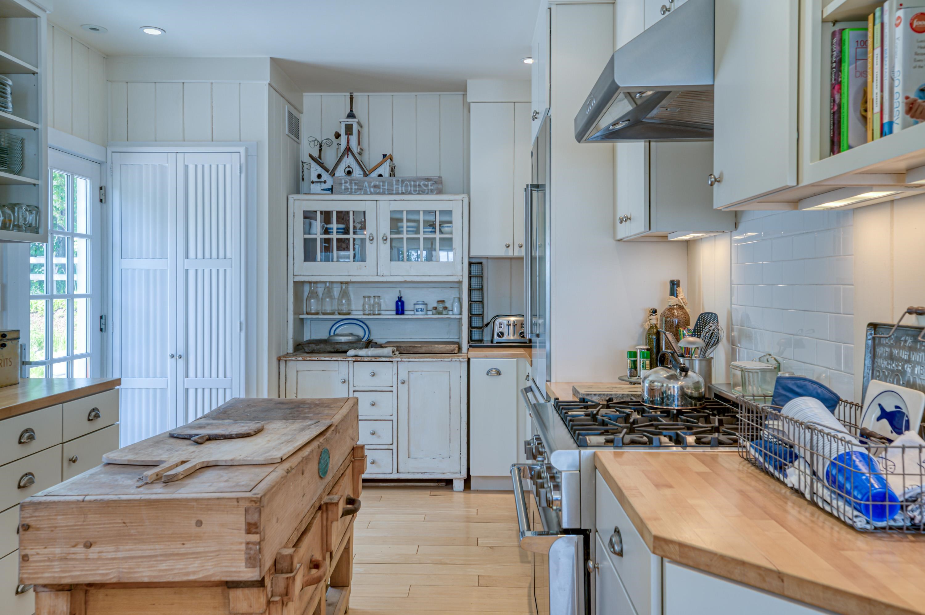 6298 East Shore Road Traverse City, MI 49686 - Photo 19 of 68 1911641-18.JPG