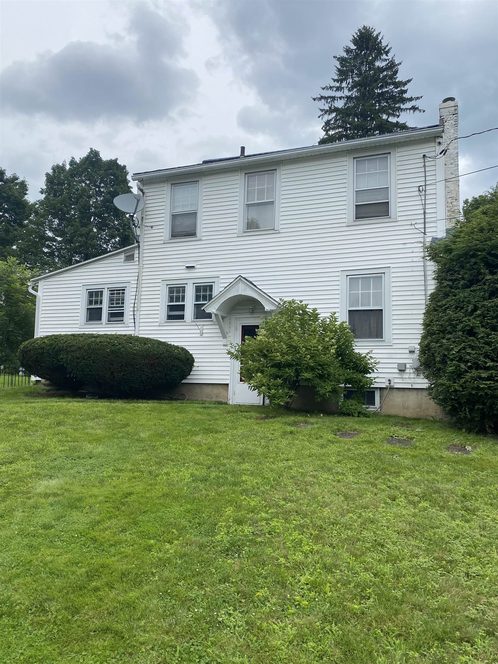 9 Howard Avenue Rutland, VT 05701 - Photo 2 of 37