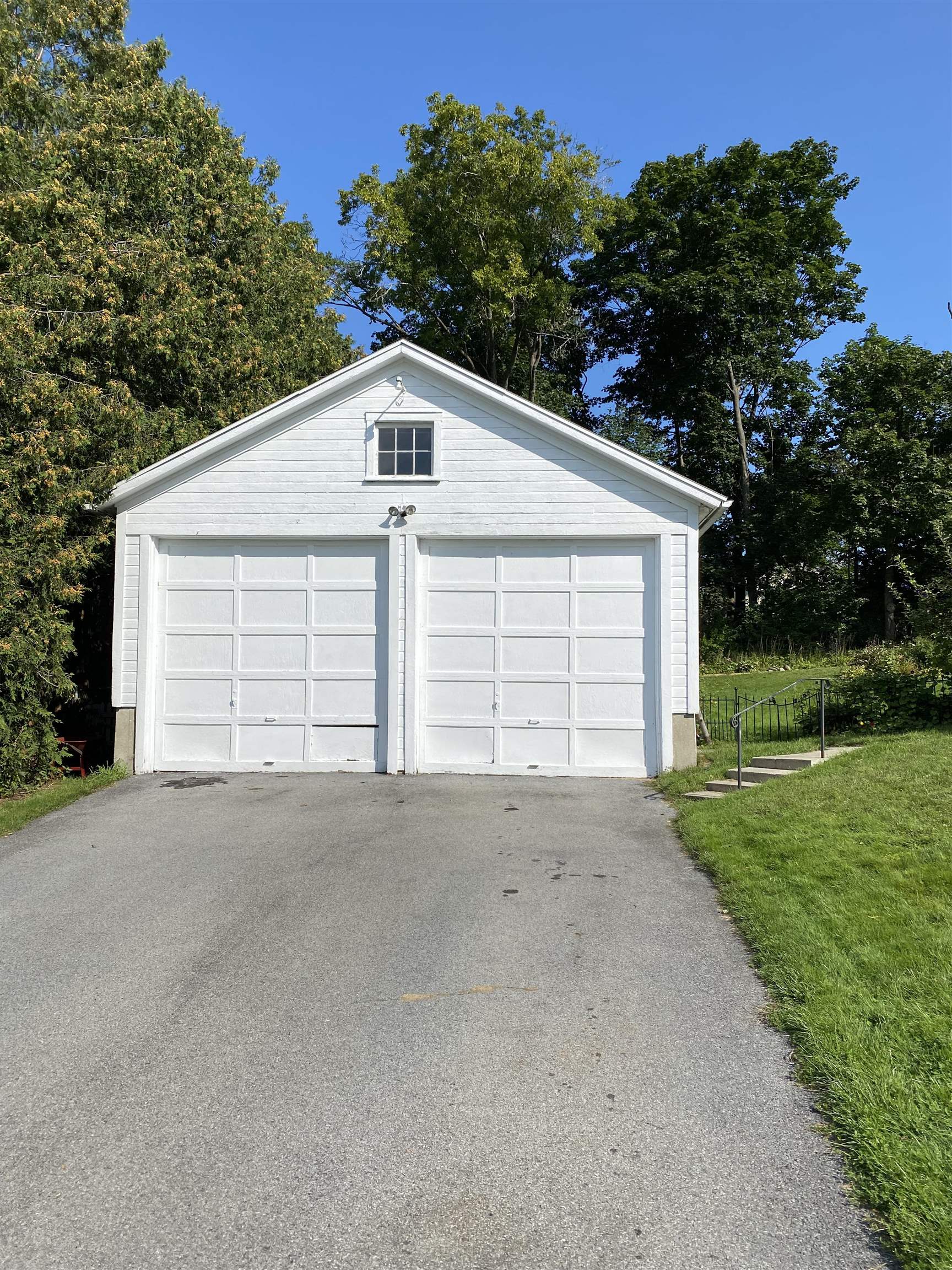 9 Howard Avenue Rutland, VT 05701 - Photo 4 of 37