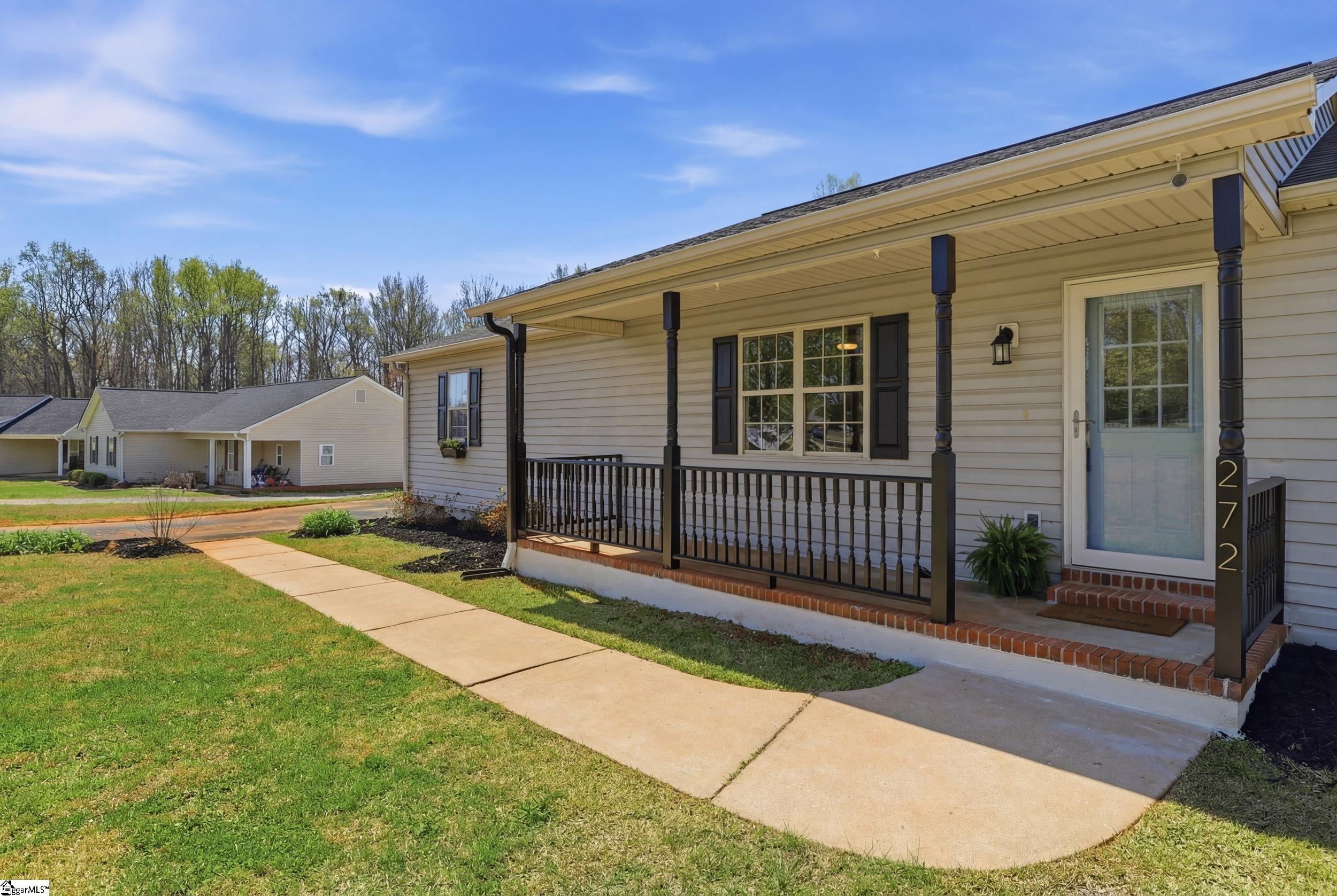 272 Rigs Drive Boiling Springs, SC 29316 - Photo 2 of 25