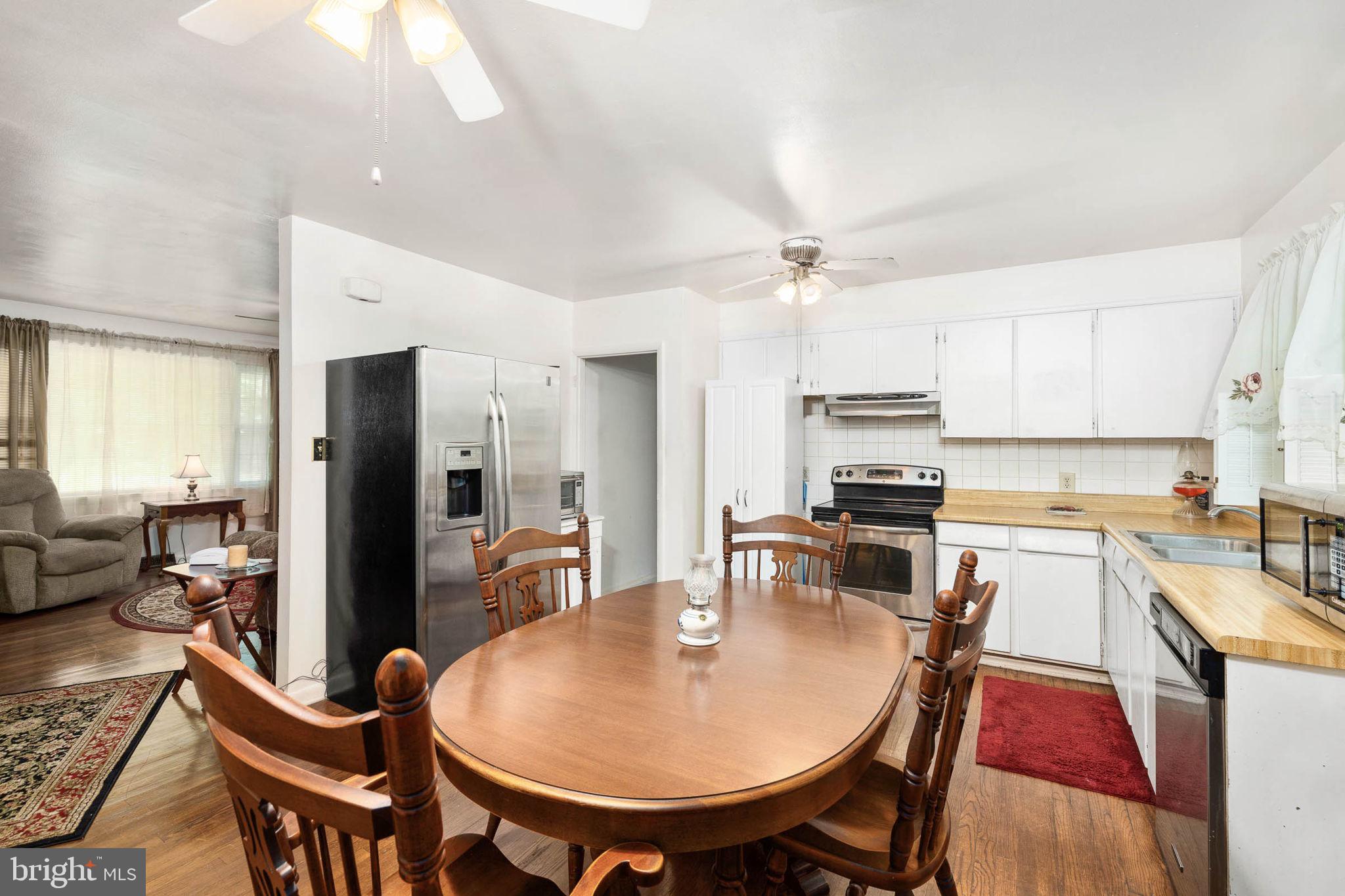 124 Potomac Run Road Fredericksburg, VA 22405 - Photo 14 of 39 Eat-In Kitchen-Stainless Steel Appl. & HW Floors