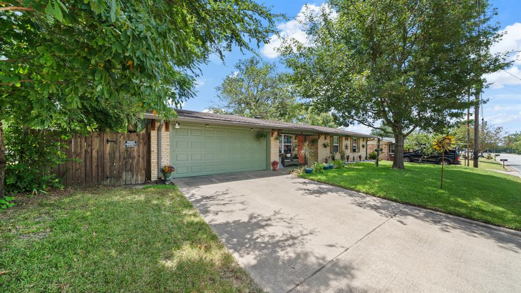 230 Dodson Street Canton, TX 75103 - Photo 2 of 17 a front view of house with yard and green space
