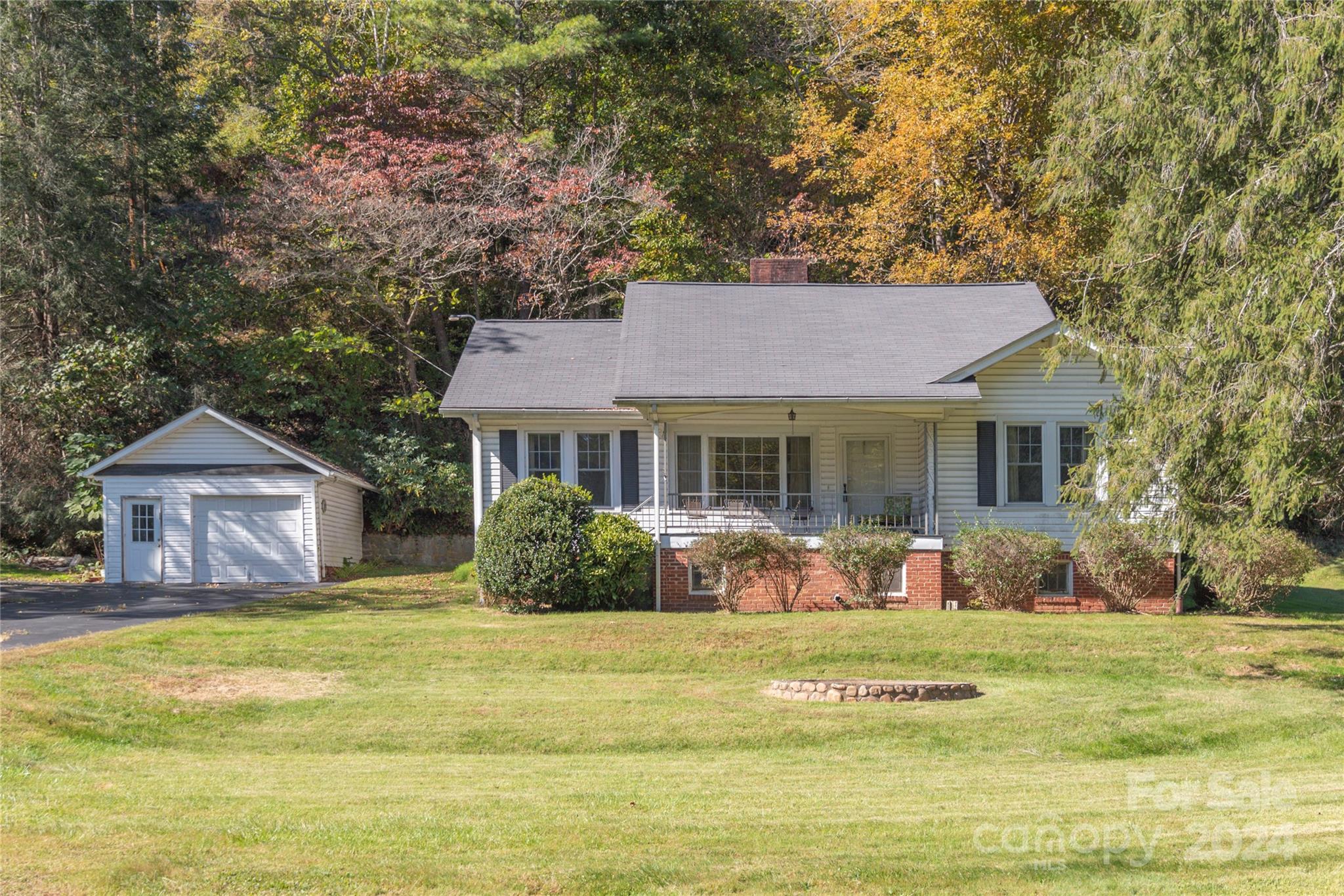 1251 Hayes Run Road Marshall, NC 28753 - Photo 2 of 18 Gallery Image 2