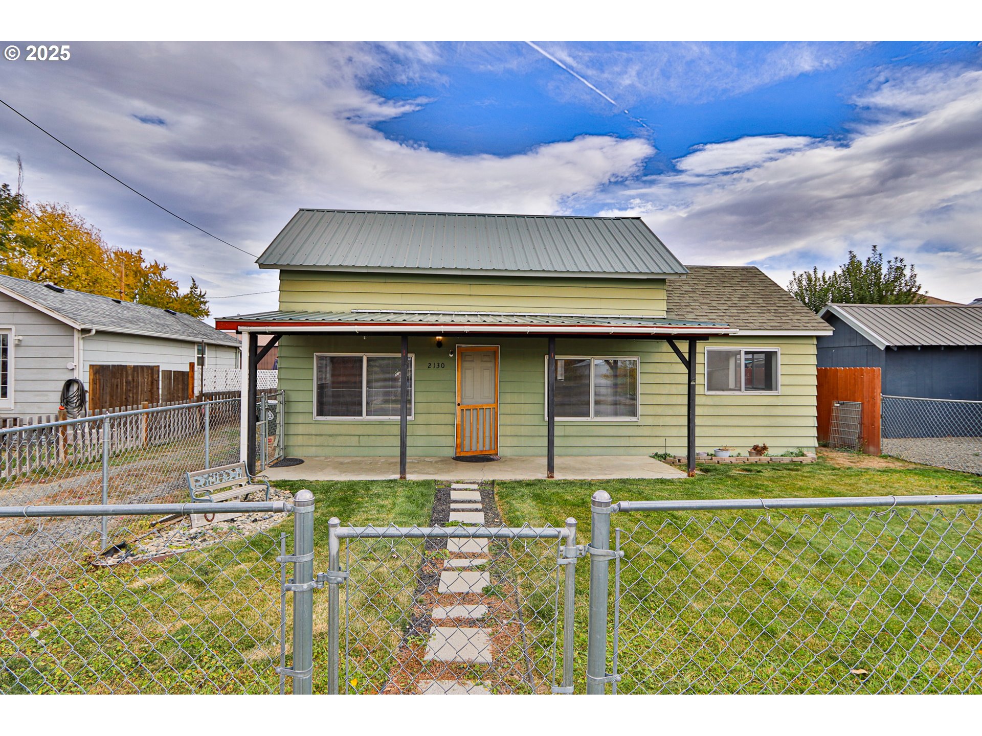 a view front of house with entertaining space