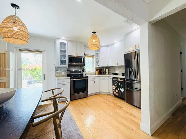 $5,000 | 11 Veragua Avenue, Coral Gables, FL 33134