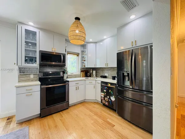 $5,000 | 11 Veragua Avenue, Coral Gables, FL 33134