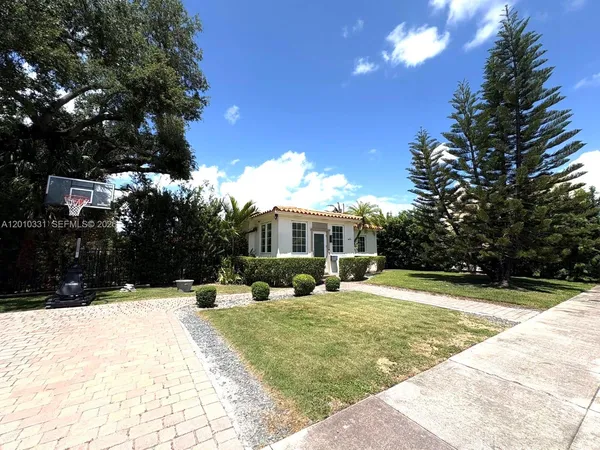$5,000 | 11 Veragua Avenue, Coral Gables, FL 33134