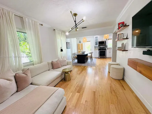 $5,000 | 11 Veragua Avenue, Coral Gables, FL 33134