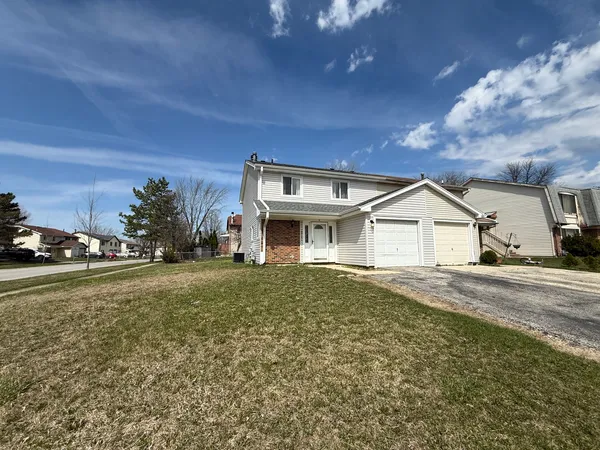 $2,400 | 1874 Windward Lane, Hanover Park, IL 60133