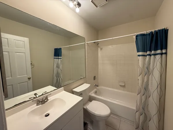 $2,400 | 1874 Windward Lane, Hanover Park, IL 60133