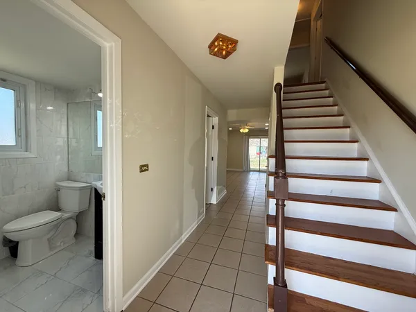 $2,400 | 1874 Windward Lane, Hanover Park, IL 60133