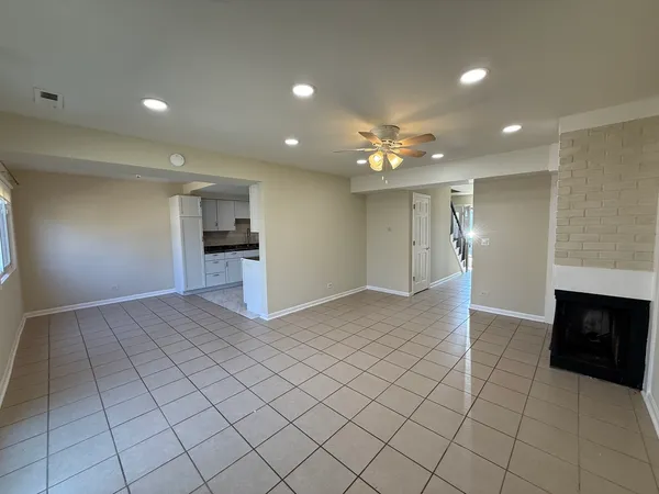 $2,400 | 1874 Windward Lane, Hanover Park, IL 60133