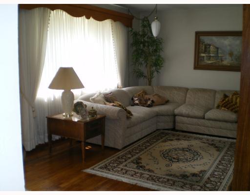 321 Redd's Mill Road Charleroi, PA 15022 - Photo 3 of 8 Living Room.
