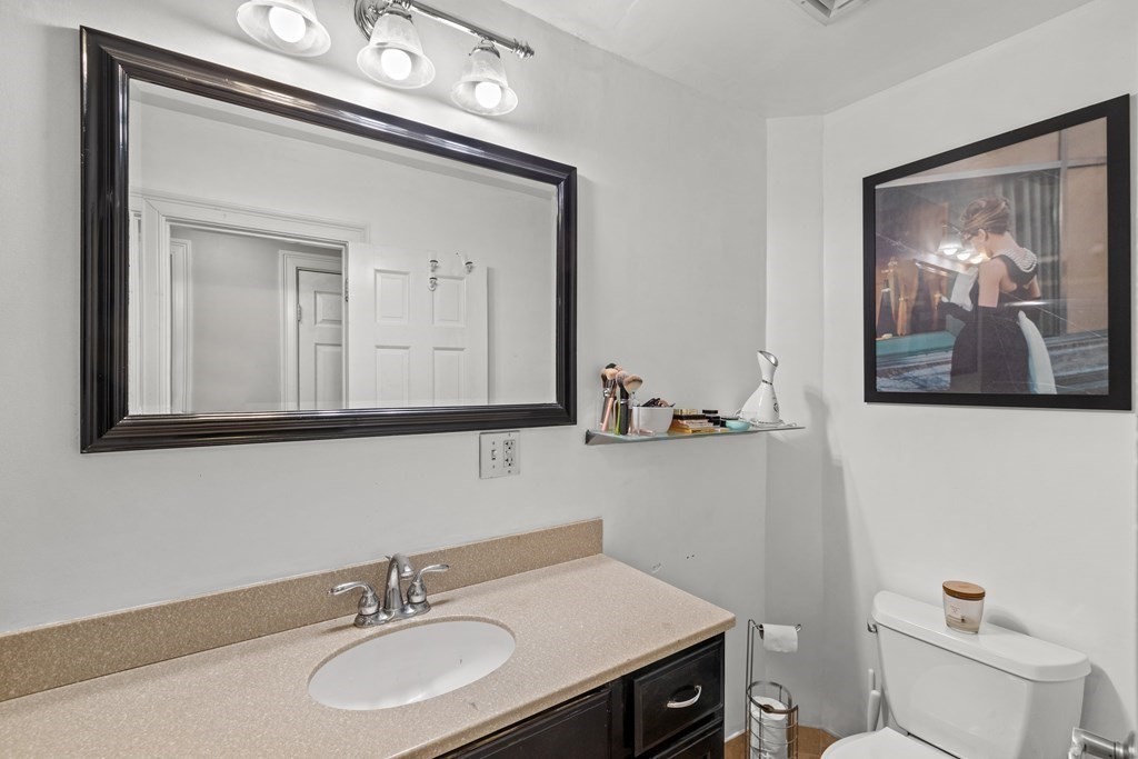 416 Hanover Street, Unit 2 Boston, MA 02113 - Photo 16 of 34