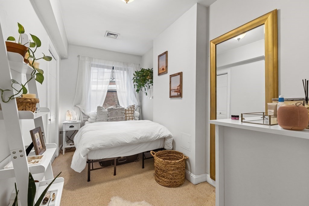 416 Hanover Street, Unit 2 Boston, MA 02113 - Photo 17 of 34