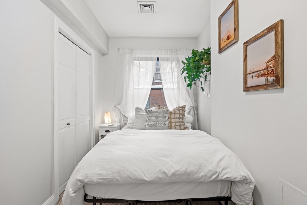 416 Hanover Street, Unit 2 Boston, MA 02113 - Photo 18 of 34