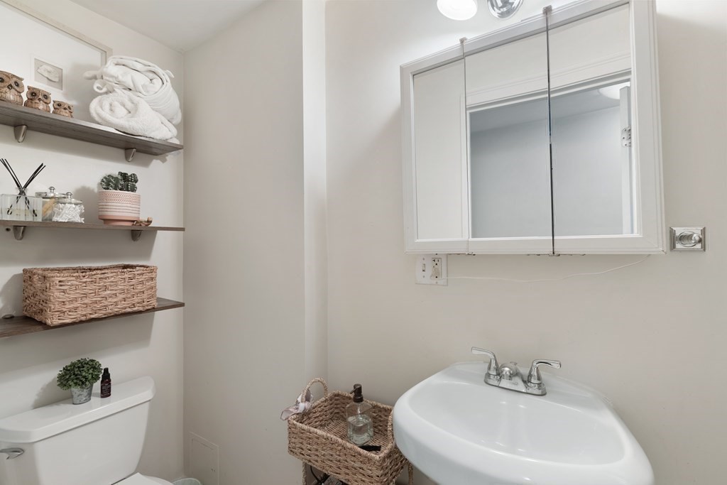 416 Hanover Street, Unit 2 Boston, MA 02113 - Photo 19 of 34