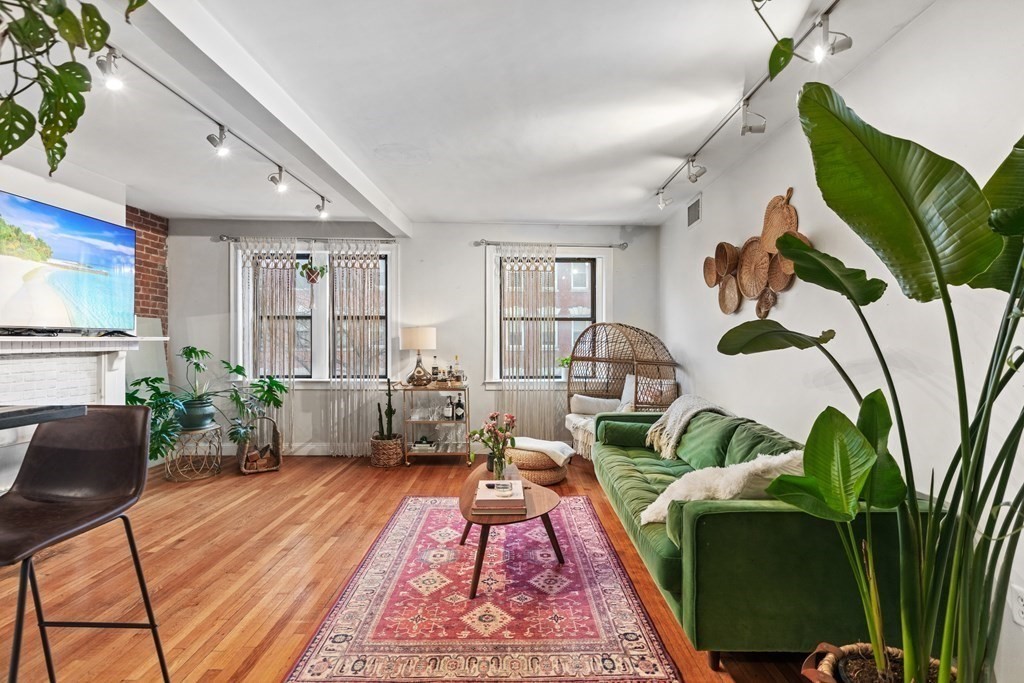 416 Hanover Street, Unit 2 Boston, MA 02113 - Photo 2 of 34