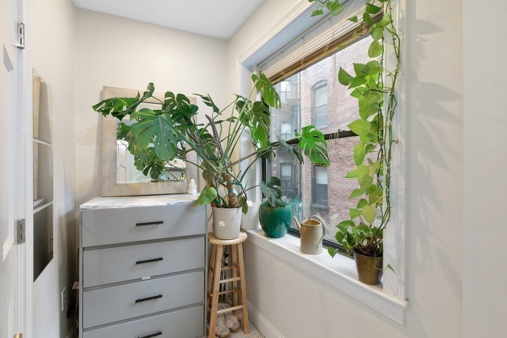 416 Hanover Street, Unit 2 Boston, MA 02113 - Photo 23 of 34