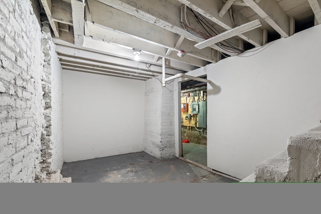 416 Hanover Street, Unit 2 Boston, MA 02113 - Photo 30 of 34