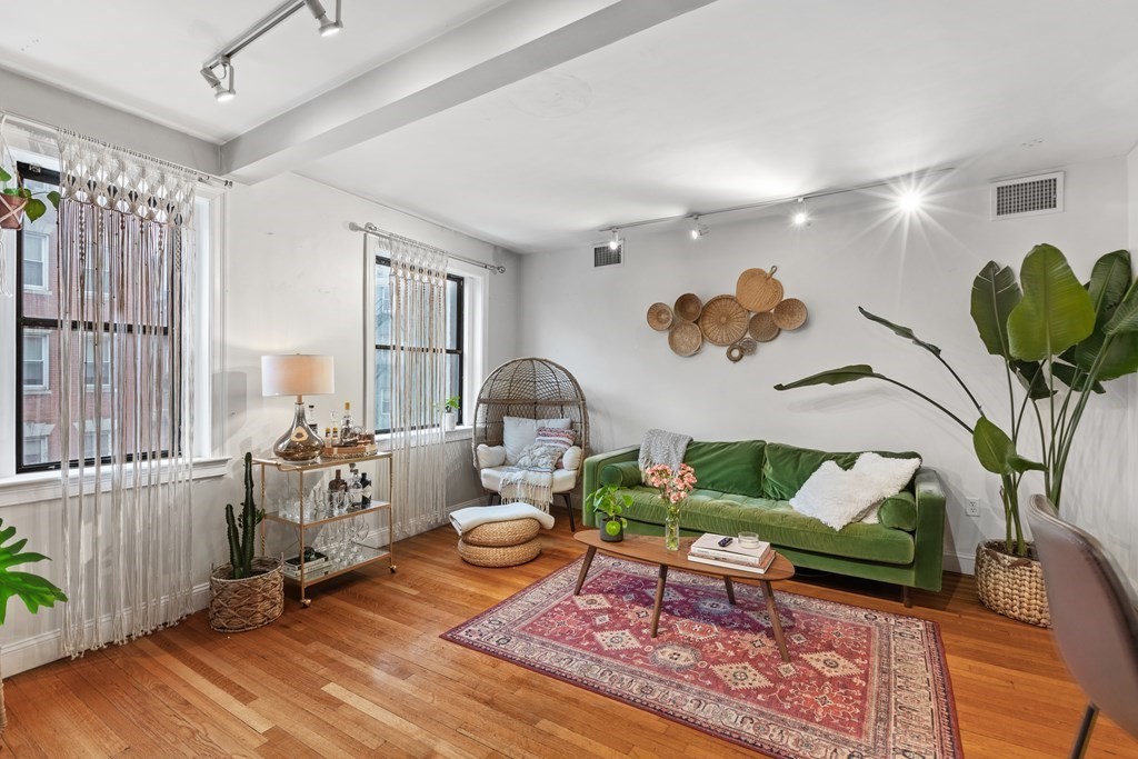 416 Hanover Street, Unit 2 Boston, MA 02113 - Photo 3 of 34