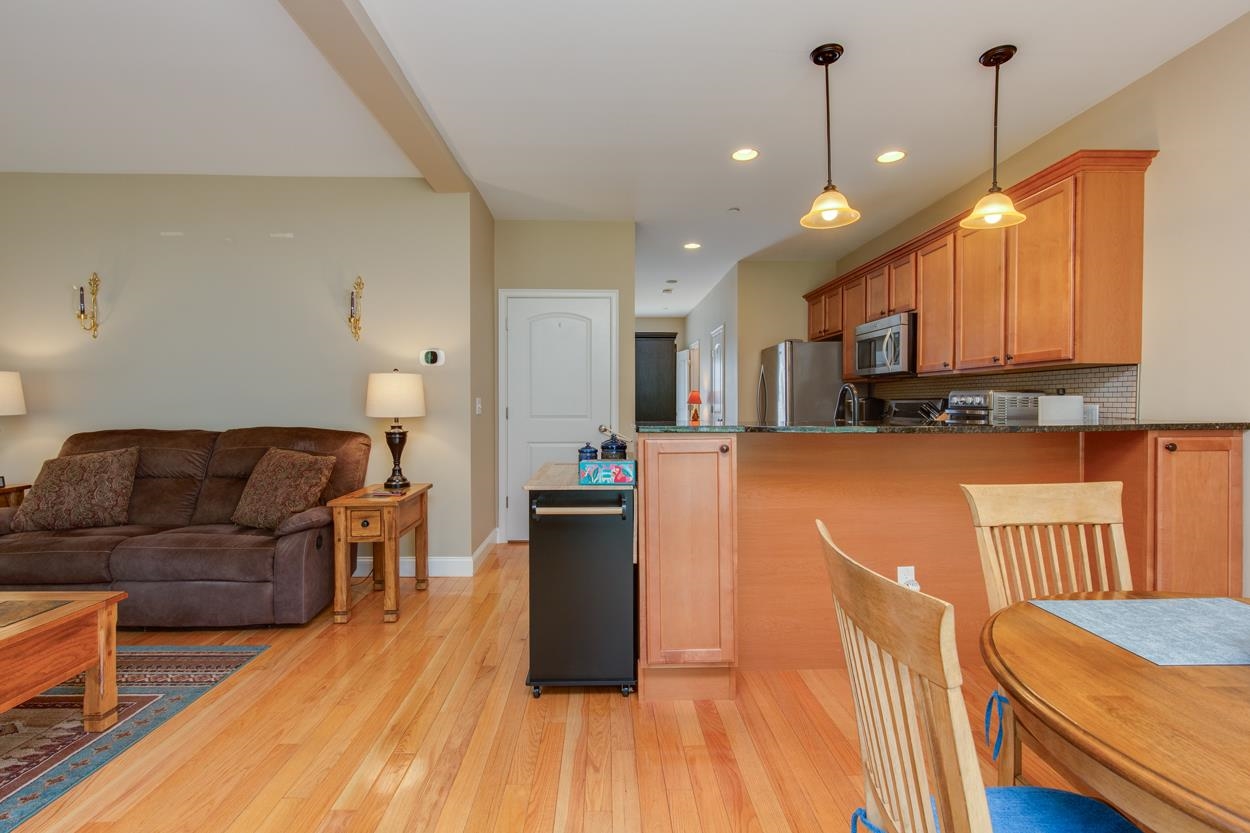 89 Woodview Way Manchester, NH 03102 - Photo 15 of 51