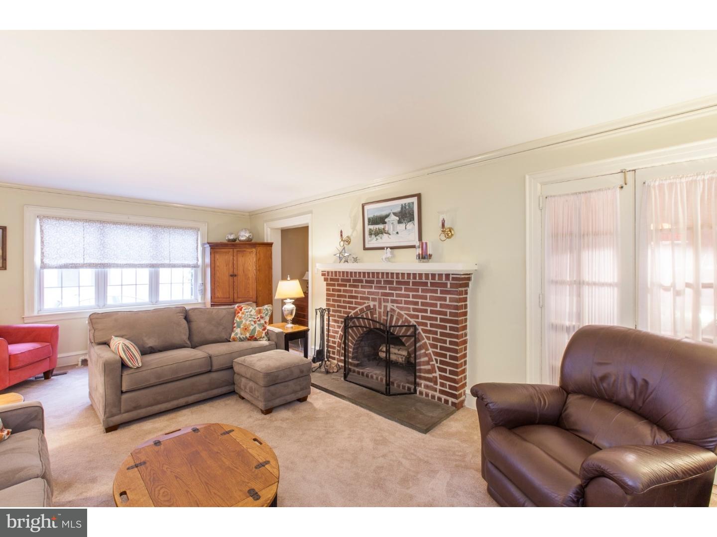 809 East Darby Road Havertown, PA 19083 - Photo 5 of 25 Living Room