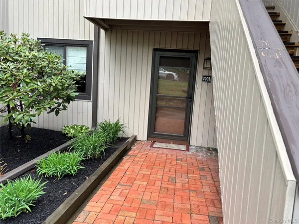 $2,600 | 2905 Fox Lane, Poughkeepsie, NY 12603