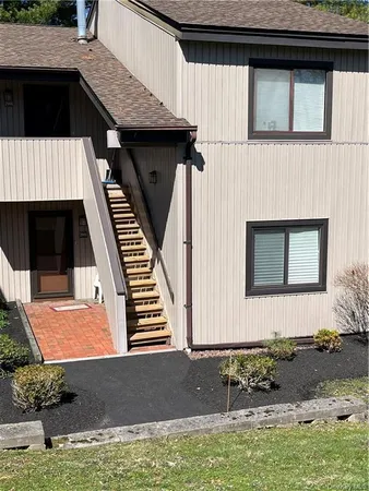 $2,600 | 2905 Fox Lane, Poughkeepsie, NY 12603