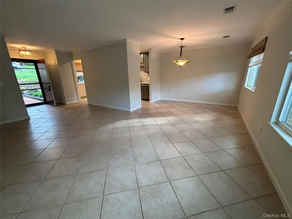 $2,600 | 2905 Fox Lane, Poughkeepsie, NY 12603