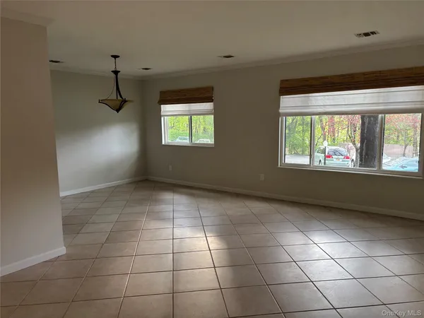$2,600 | 2905 Fox Lane, Poughkeepsie, NY 12603