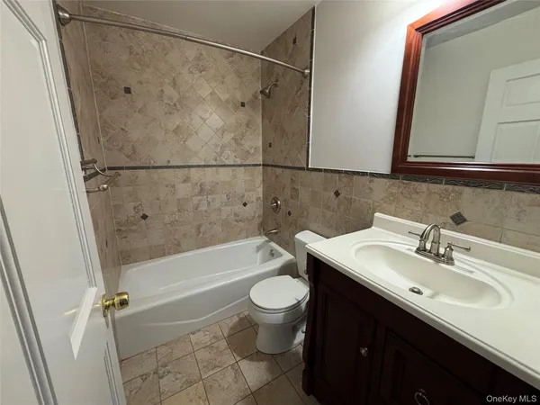 $2,600 | 2905 Fox Lane, Poughkeepsie, NY 12603