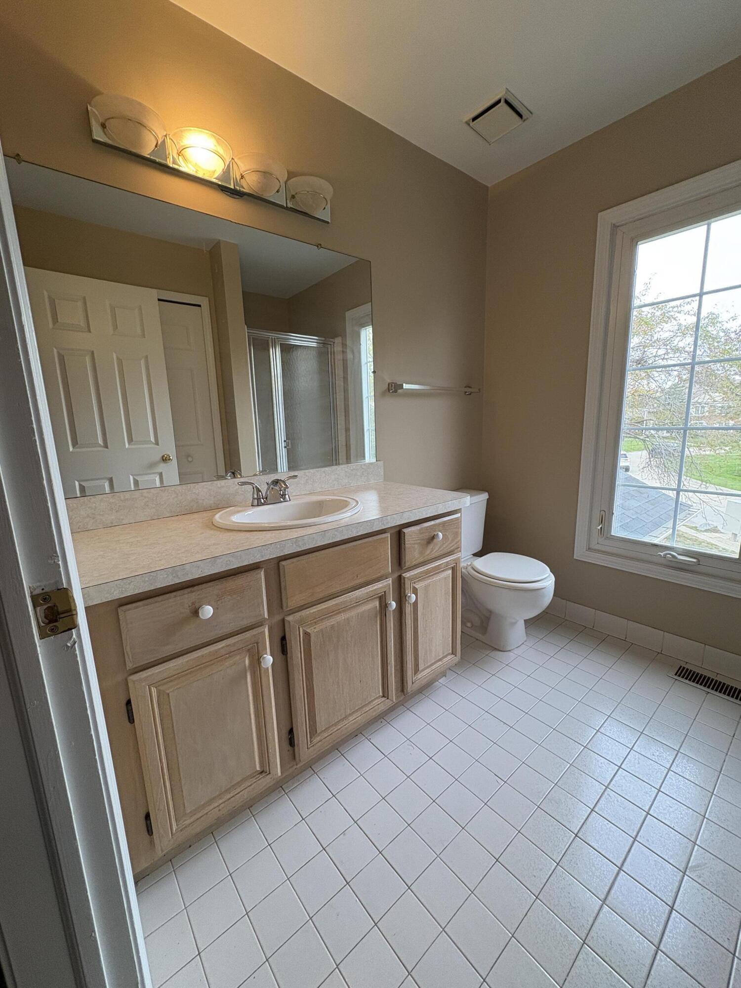 37403 Stonegate Circle Clinton Township, MI 48036 - Photo 16 of 23 Primary Bath