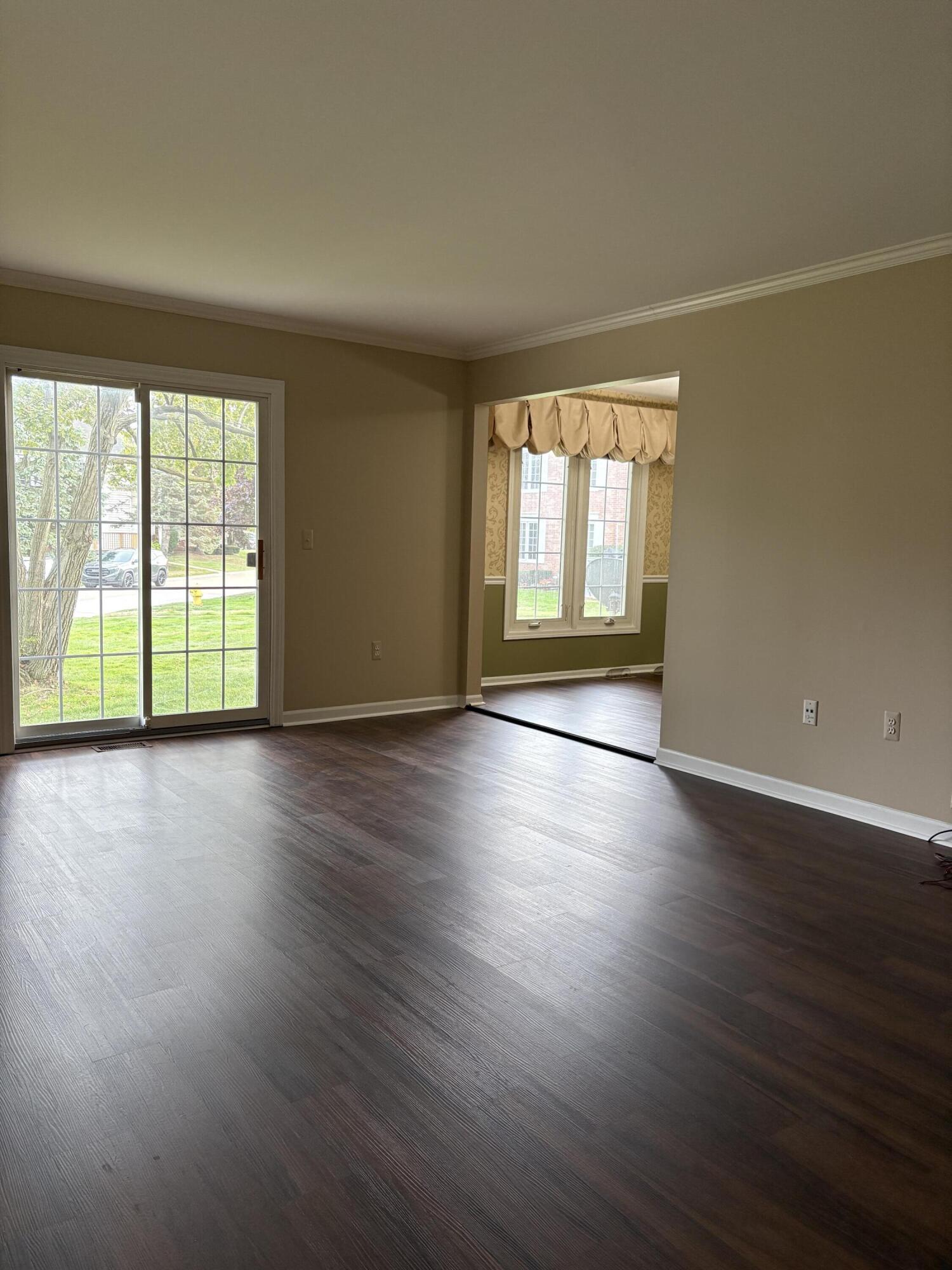 37403 Stonegate Circle Clinton Township, MI 48036 - Photo 5 of 23 Living Room