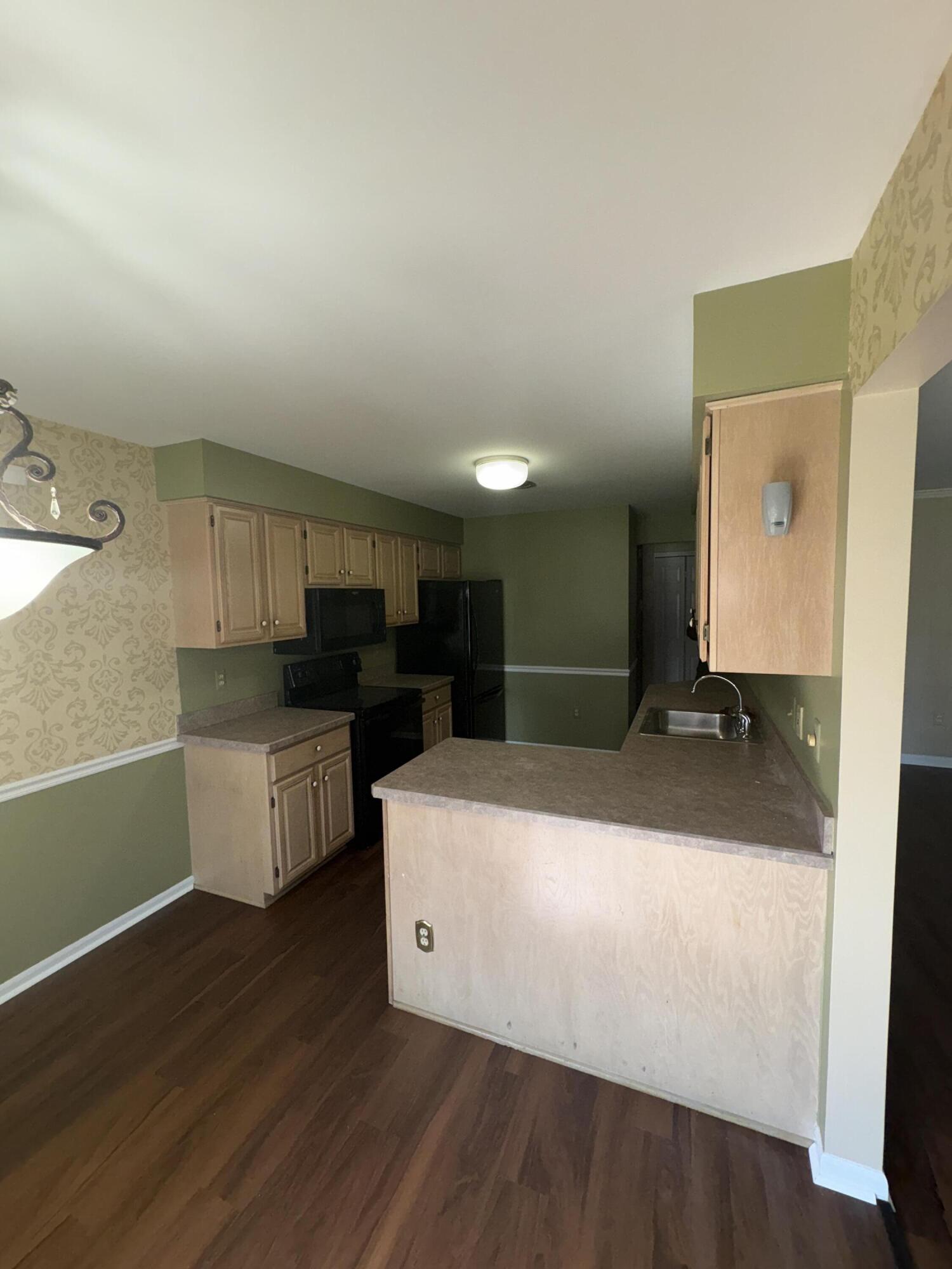37403 Stonegate Circle Clinton Township, MI 48036 - Photo 8 of 23 Kitchen 2