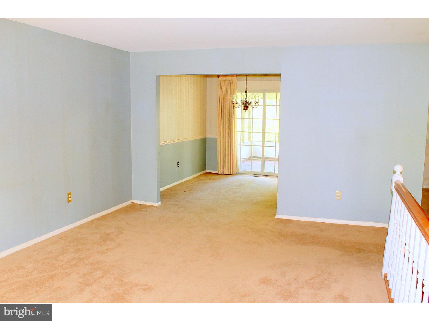 130 Parkview Road Stratford, NJ 08084 - Photo 5 of 25 Living Room